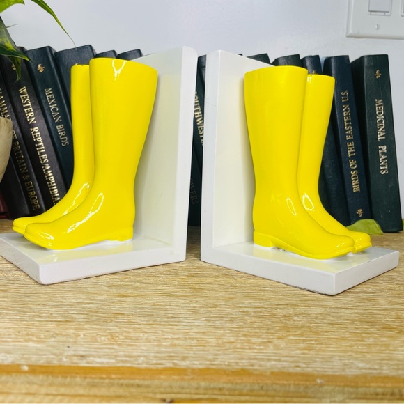 Yellow rain boot book end pair whimsical unique table decor book shelf statues - Picture 9 of 14